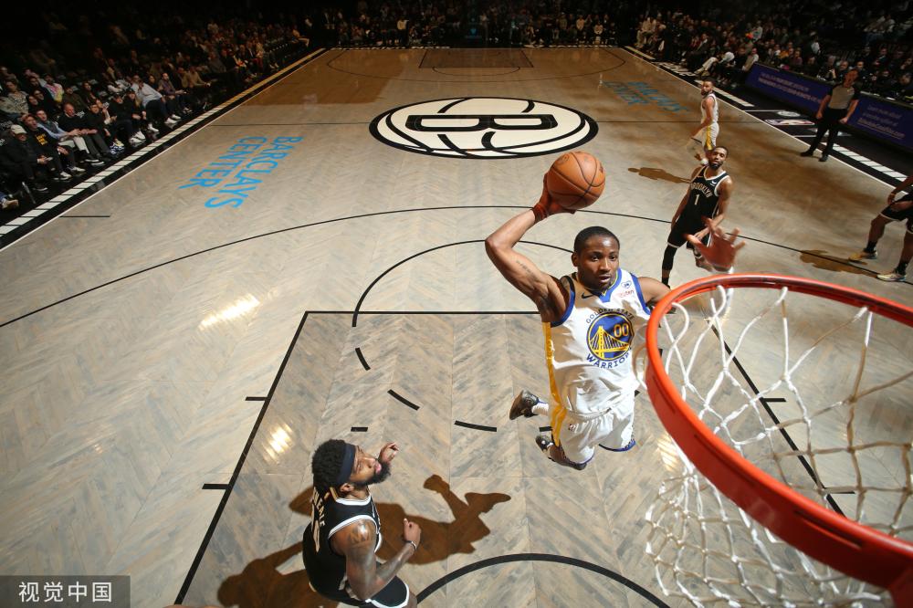 [NBA]火箭反击快攻 阿门接球拉杆上篮得手.